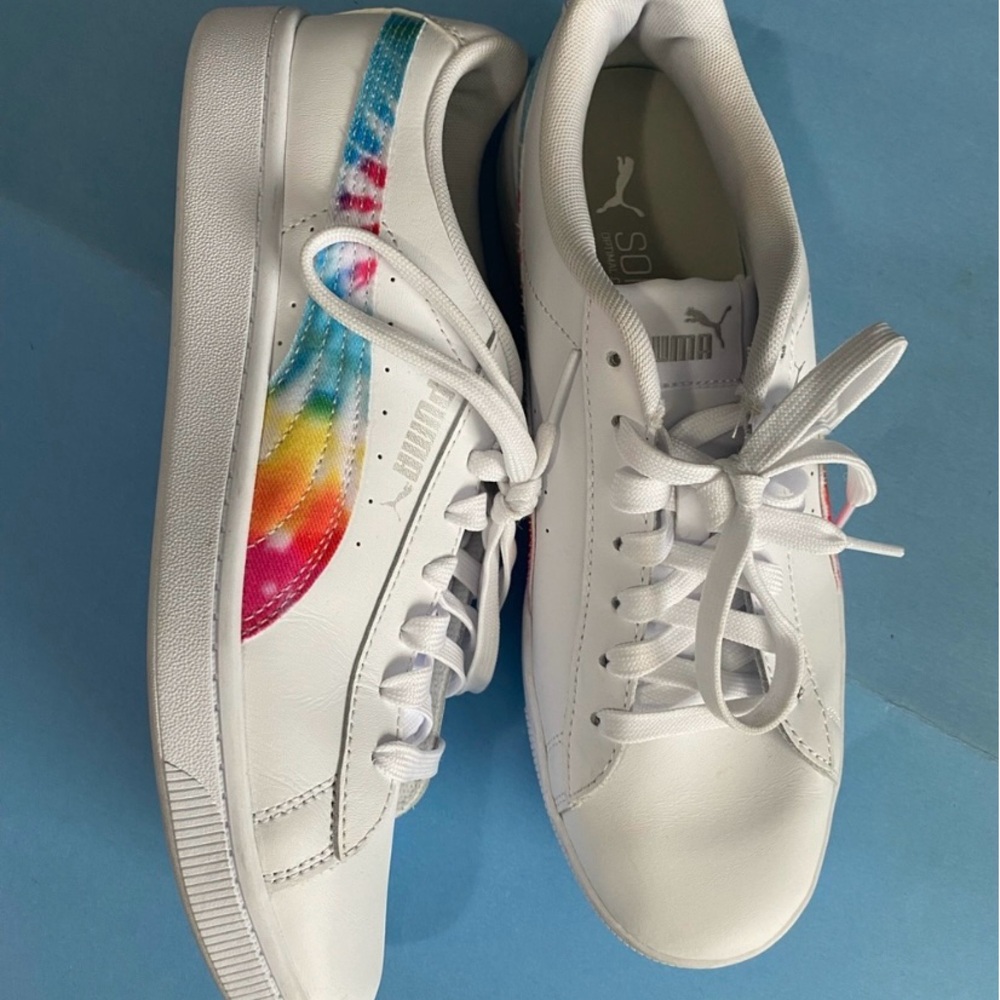 Puma Womens's white with tye dye size 9 EUC